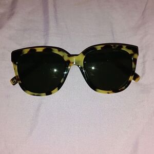 Stylish Tortoise Shell Sunglasses
